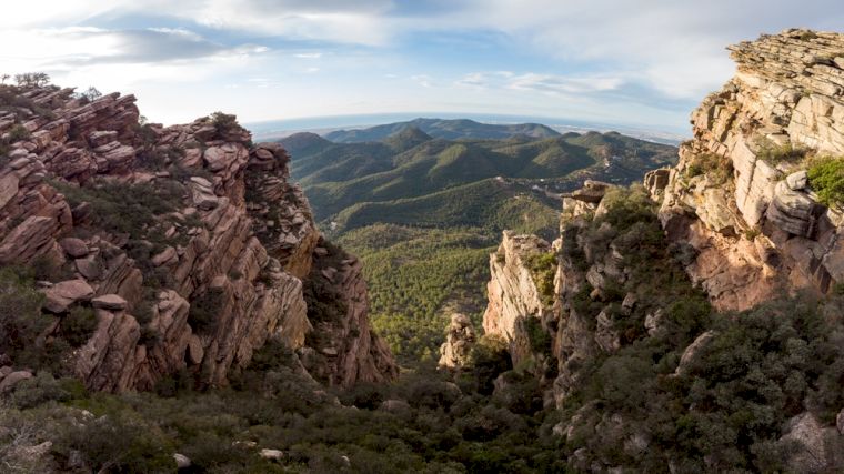 Het uitzichtpunt El Garbí in de bergen van de Sierra Calderona, Valencia.