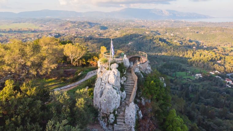 Vanaf de Kaiser’s Throne heb je een geweldig uitzicht over Corfu.