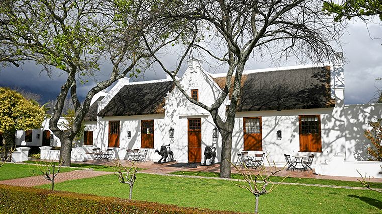 Een huis in Kaaps-Hollandse stijl, zoals je die veel ziet in de Kaapse Wijnlanden.