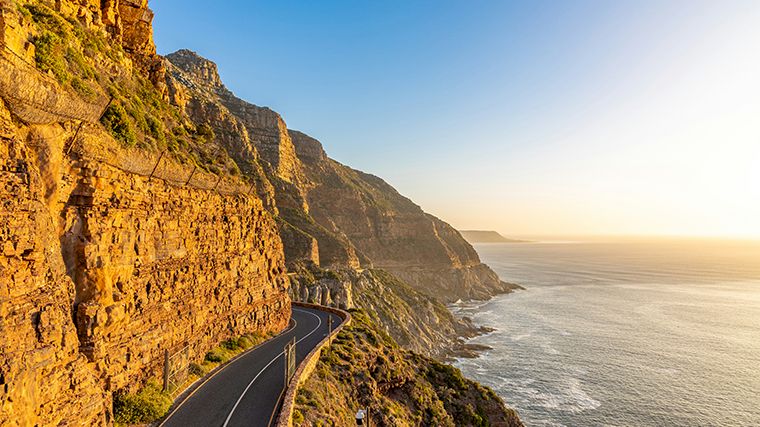 De bochtige Chapman’s Peak Drive langs de westkust van het Kaapse Schiereiland.