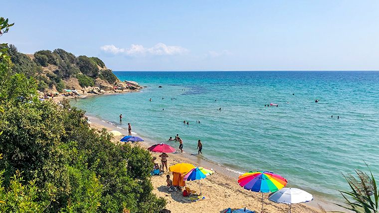 Al voordat je de ‘drie vingers’ van Chalkidiki bereikt, kom je mooie stranden tegen, zoals hier bij Kallikrateia.