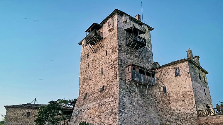 Op het hele schiereiland Chalkidiki staan veel verdedigingstorens uit de Byzantijnse tijd.