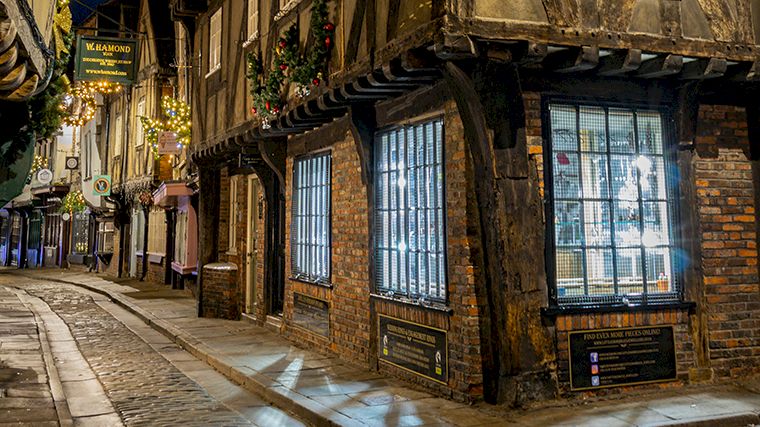 De nauwe straatjes die ‘Shambles’ heten in het hart van historisch York.