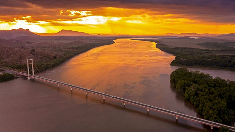 De brug Puente de La Amistad over de rivier de Tempisque in Costa Rica.