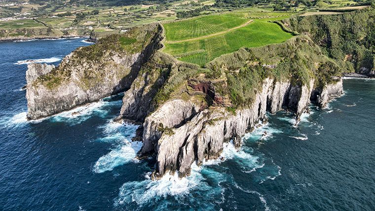De grillige westkust van São Miguel.