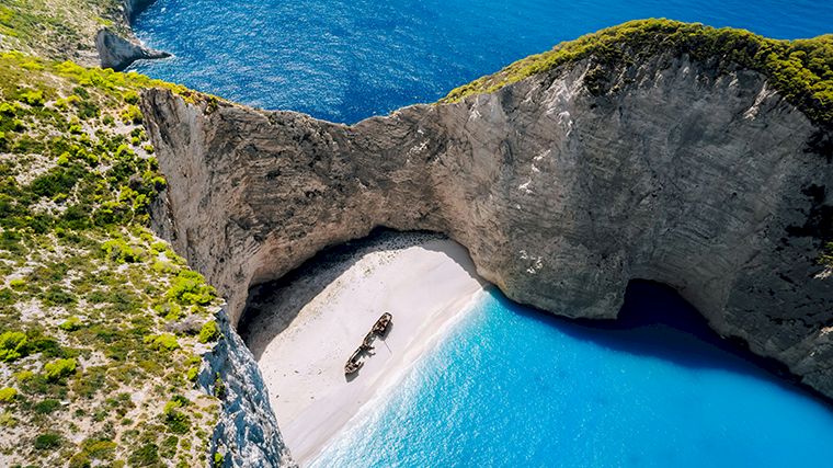 Navagio Beach met het scheepswrak.