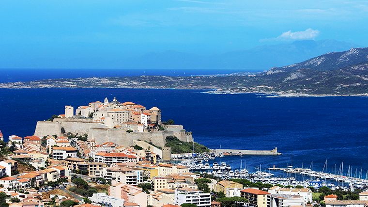 De citadel van Calvi aan de noordwestkust van Corsica.