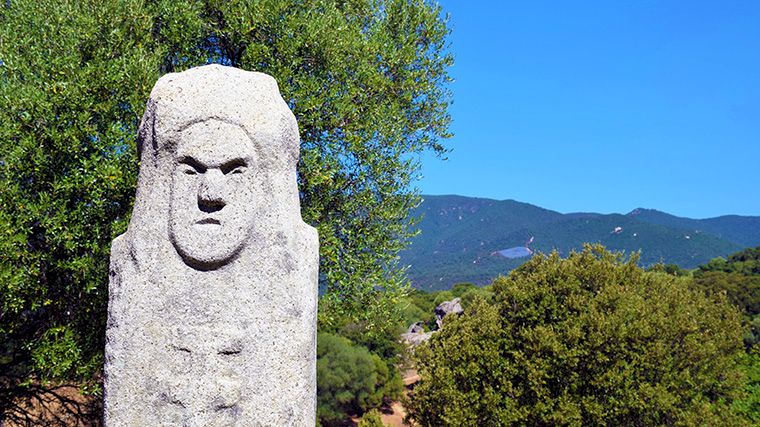 De menhirs van Filitosa hebben menselijke gezichten.
