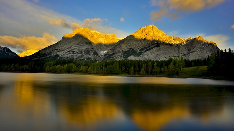Zonsopgang bij de Wedge Ponds in Kananaskis.