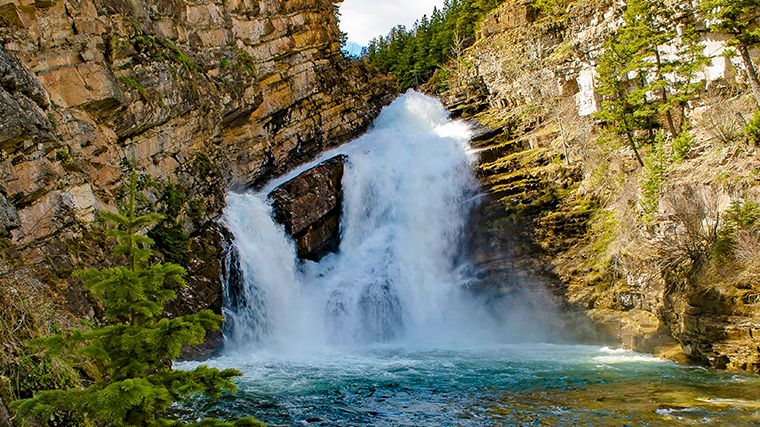 De Cameron Falls aan de rand van Waterton Park.