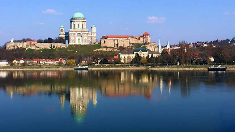 Zicht op Esztergom.