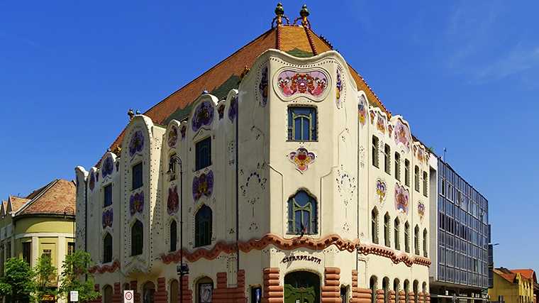 Het Cifra Palota is een fraai voorbeeld van Hongaarse jugendstil. (Foto: https://pixabay.com/users/neufal54-54756/)