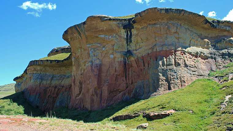 De typisch gevormde rotsen in Golden Gate National Park.