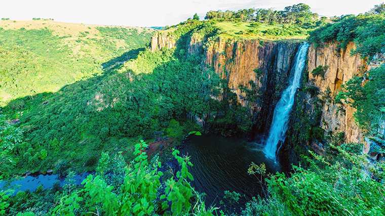 De waterval van Howick is omgeven door mythes. (Foto: https://unsplash.com/@randomlies)