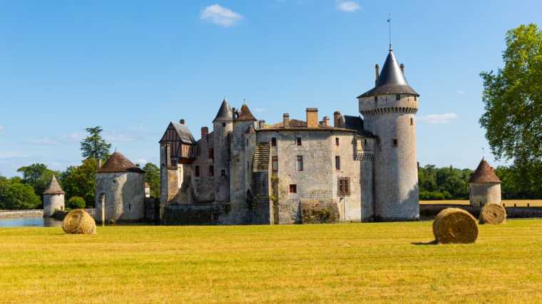Het Château de la Brède vlak bij Bordeaux.