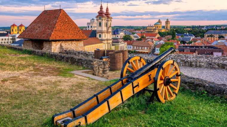 Zicht op Eger vanaf het historische fort.