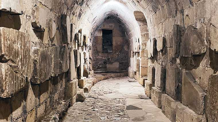 Een gang in het middeleeuwse fort van Limassol.