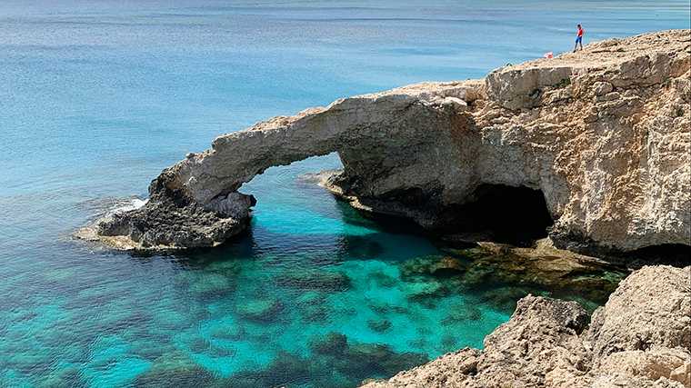 De ‘liefdesbrug’ bij Ayia Napa.