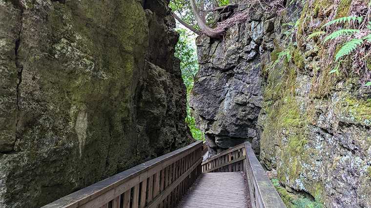 Mono Cliffs Provincial Park, Ontario.
