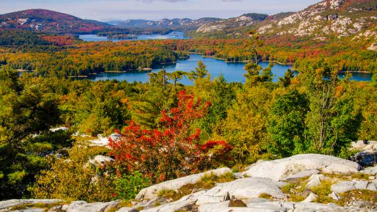 Het uitzicht vanaf The Crack in Killarney Provincial Park.