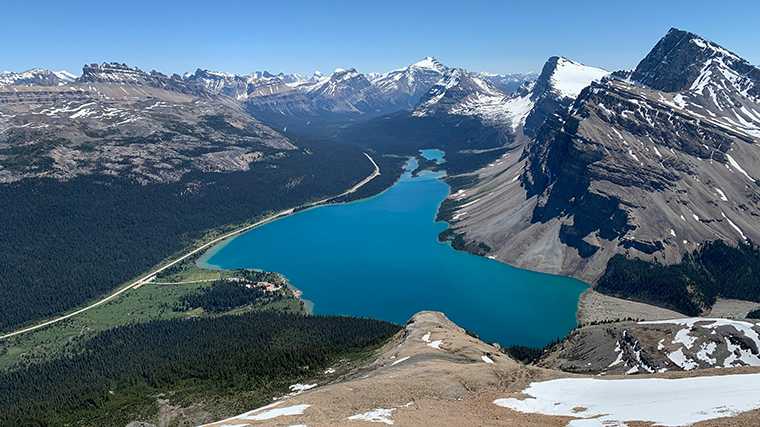 Bow Lake, langs de Icefields Parkway in Alberta.
