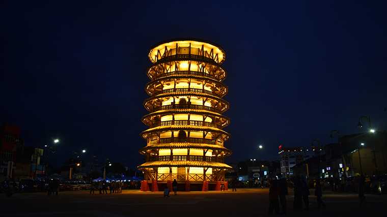 Scheve toren van Teluk Intan, Maleisië.