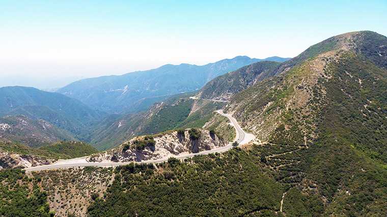 De Angeles Crest Scenic Byway bij Los Angeles.