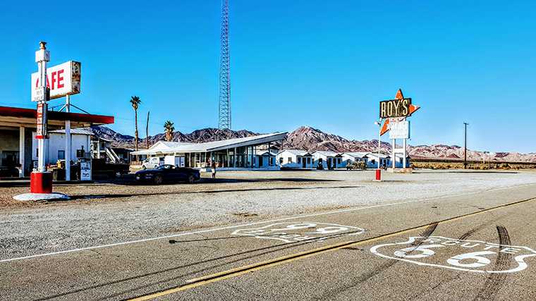 Een klein stukje Route 66 als je met een huurauto van Los Angeles naar Las Vegas rijdt.