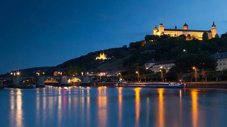 Würzburg is het begin‑ of eindpunt van de Romantische Strasse door Beieren.