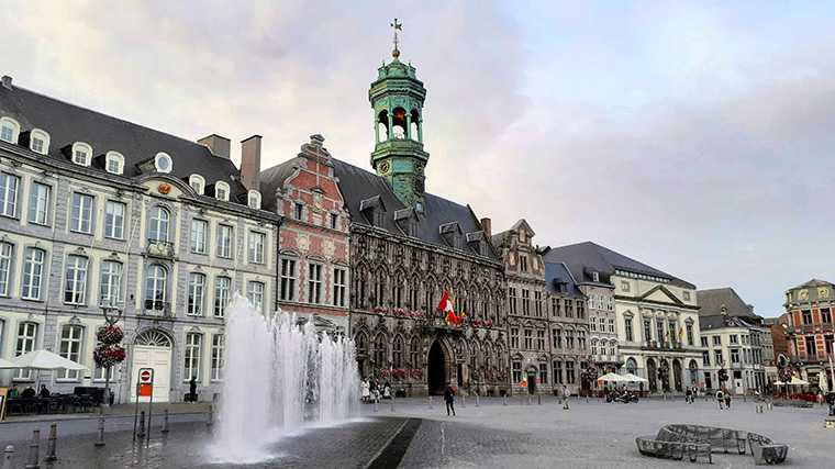 Mons, Grand Place.