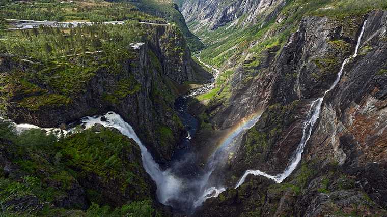 De waterval Vøringsfossen stort in het ravijn Måbødalen.