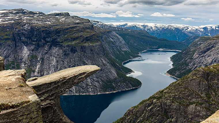 Trolltunga bij Tyssedal in Noorwegen.