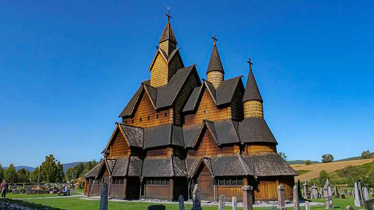 Bij Heddal in de streek Telemark staat de grootste staafkerk van Noorwegen.