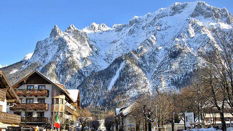 Mittenwald aan de Duitse kant van het gebergte Karwendel.