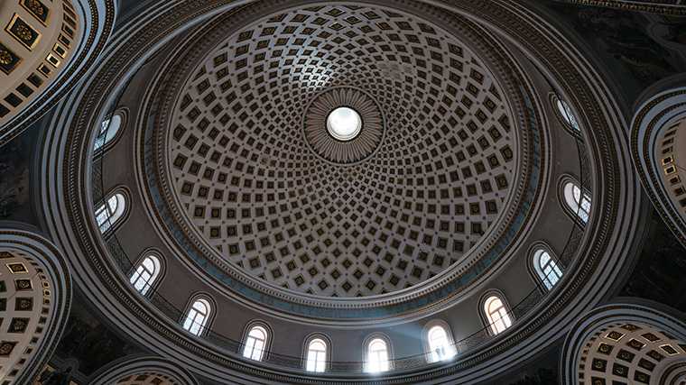 De koepel van de Rotunda in Mosta op Malta.