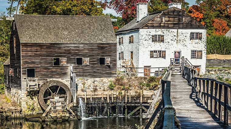 Landhuis en korenmolen in de staat New York.