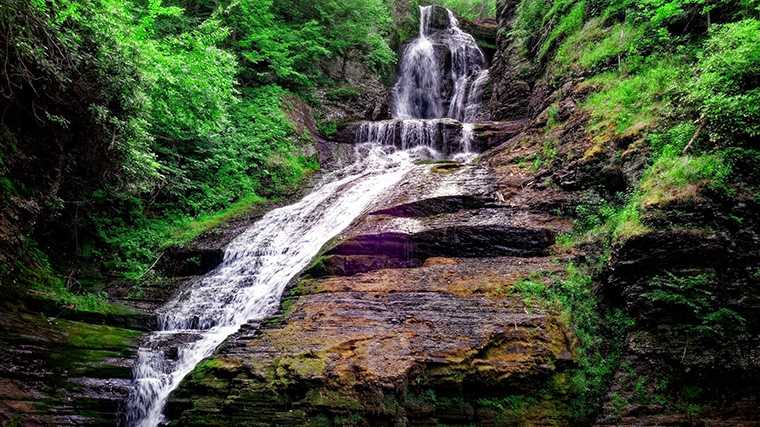 De waterval Dingmans Falls.