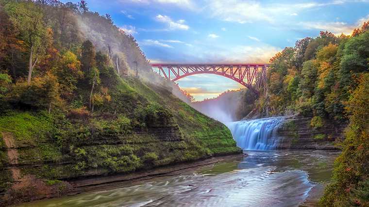 De Upper Falls in het Letchworth State Park, New York.