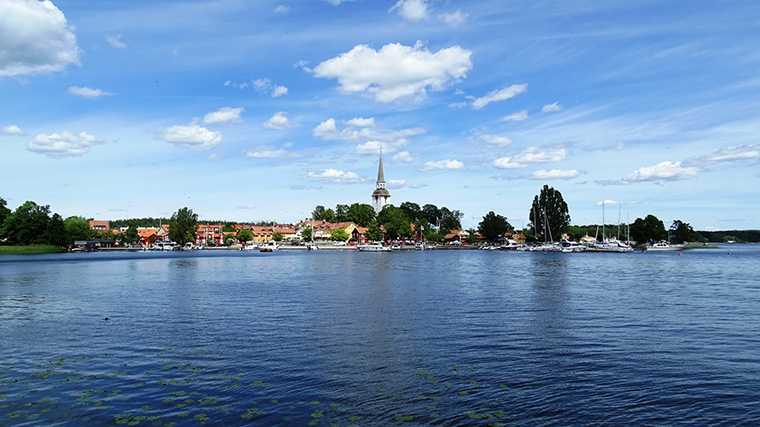 Het stadje Mariefred aan het Mälarmeer.