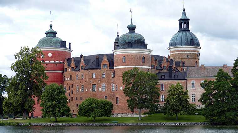 Het Slot Gripsholm aan het Mälarmeer in Zuid-Zweden.