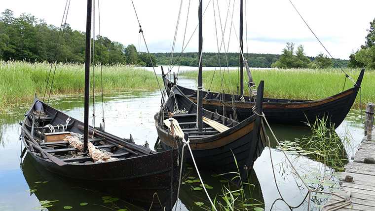 Nagebouwde schepen uit de Vikingtijd.
