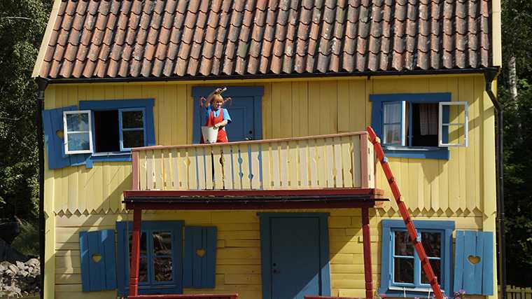 Pippi Langkous op het balkon van Villa Kakelbont.