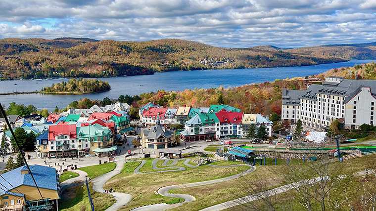 Het voetgangersdorpje bij het skiresort Mont-Tremblant.