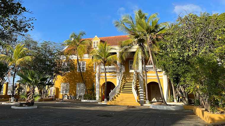 Het Gezaghebbershuis bij Fort Oranje in Kralendijk, Bonaire.