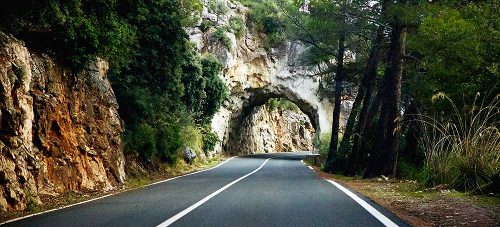 Je kunt prachtige routes rijden als je op Mallorca een auto huurt.