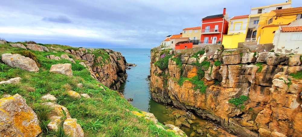 Langs de westkust van Portugal met een huurauto.