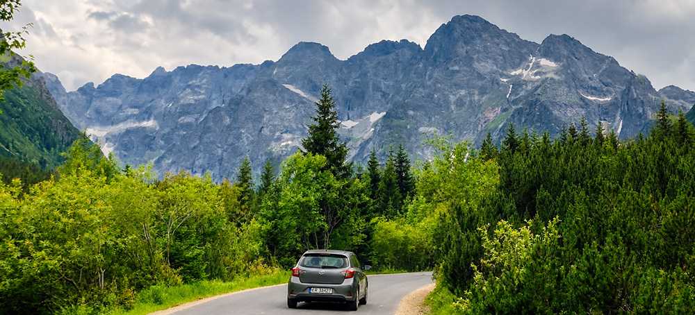 Viaje por carretera en coche de alquiler por Polonia: las montañas de los Tatras.