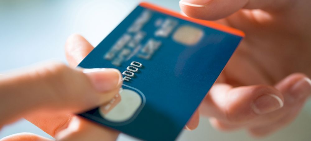 ¿Se puede alquilar un coche sin tarjeta de crédito? ¡Descúbralo aquí!
