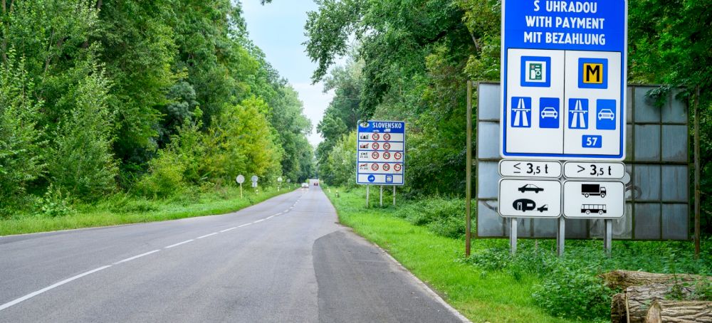 Bord in Slowakije met aankondiging dat je een snelweg nadert waarop je alleen mag rijden met een tolvignet