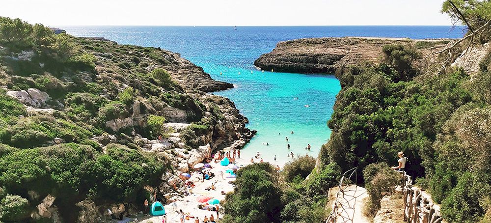 Menorca is beroemd om de vele smalle inhammen met intieme strandjes.